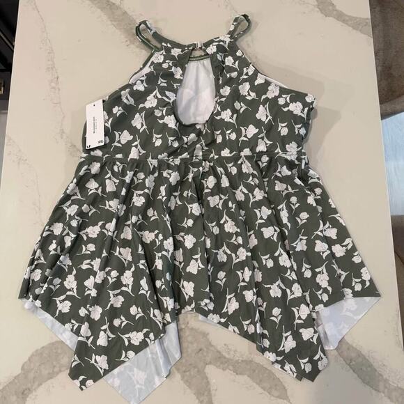 Bloomchic NWT Floral Cut Out Tankini Swim Top Women’s Size 28 Mint Green Padded - Picture 4 of 10